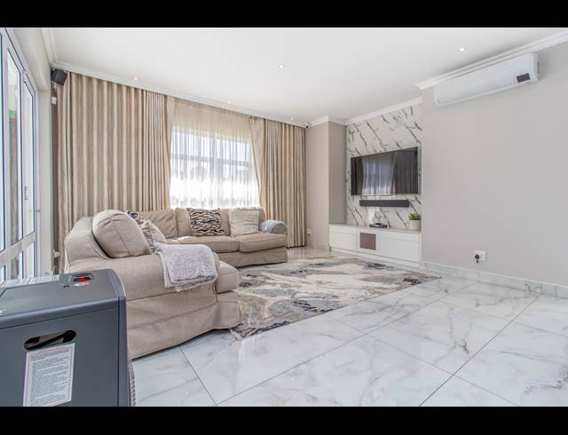 4 BEDROOM HOUSE TO LET IN BRYANSTON